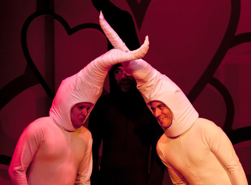 Apresentação da peça Amor de Ahh a Zzz da Cia. de Comédia Setebelos no Teatro dos Bancários